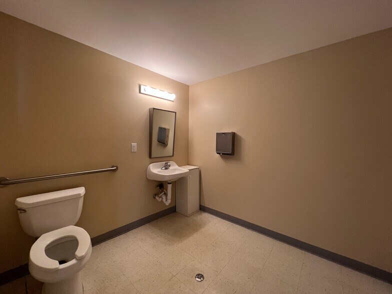 More Photos Of 111 N Main St, Adrian Office Residential For Lease