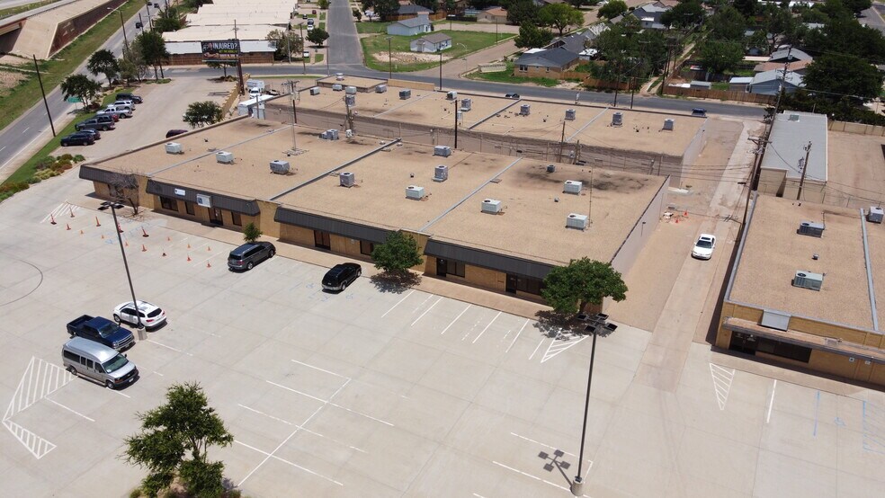 More Photos Of 4505-4517 W Tx-289-loop, Lubbock Light Distribution For Lease