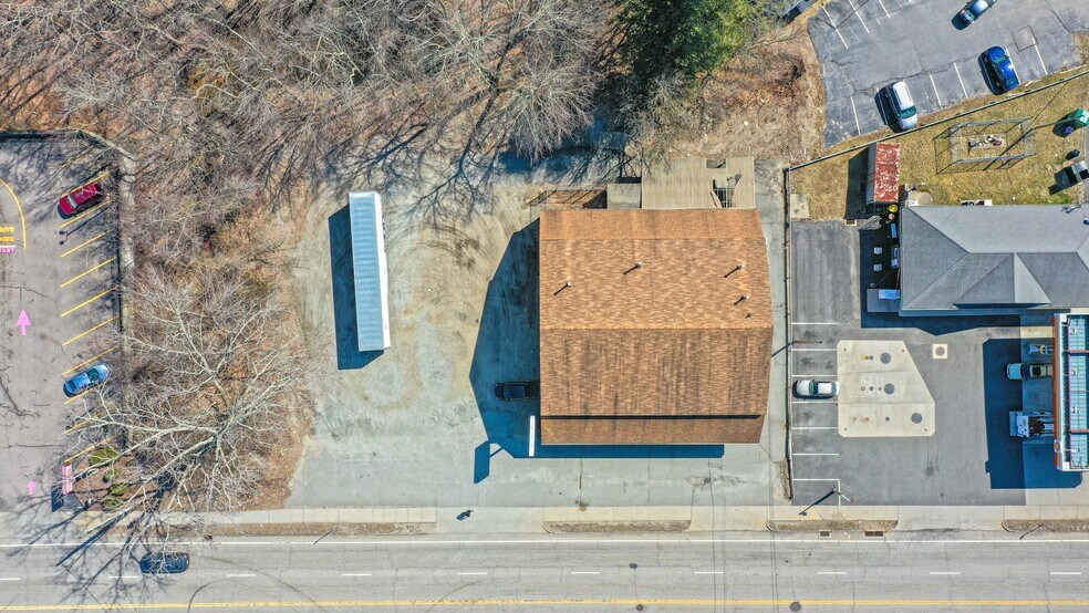 More Photos Of 558 W Main St, Norwich Freestanding For Sale