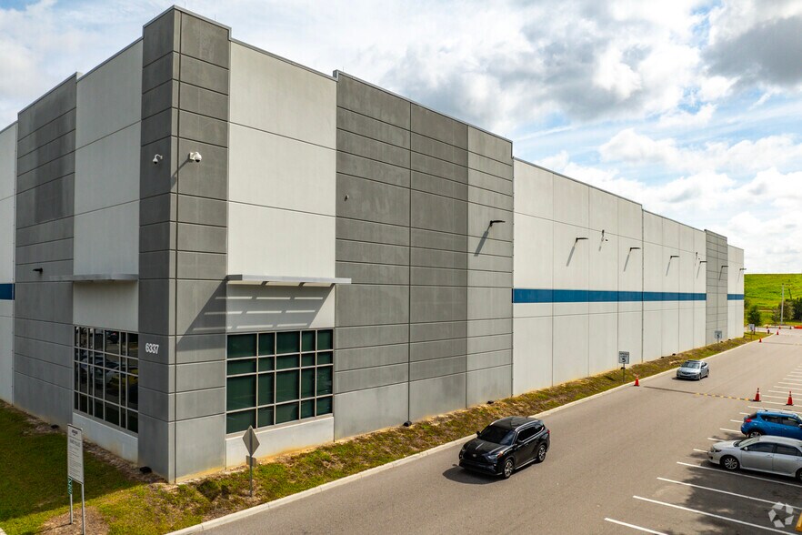 More Photos Of 6337 Mango Rd, Seffner Distribution For Lease