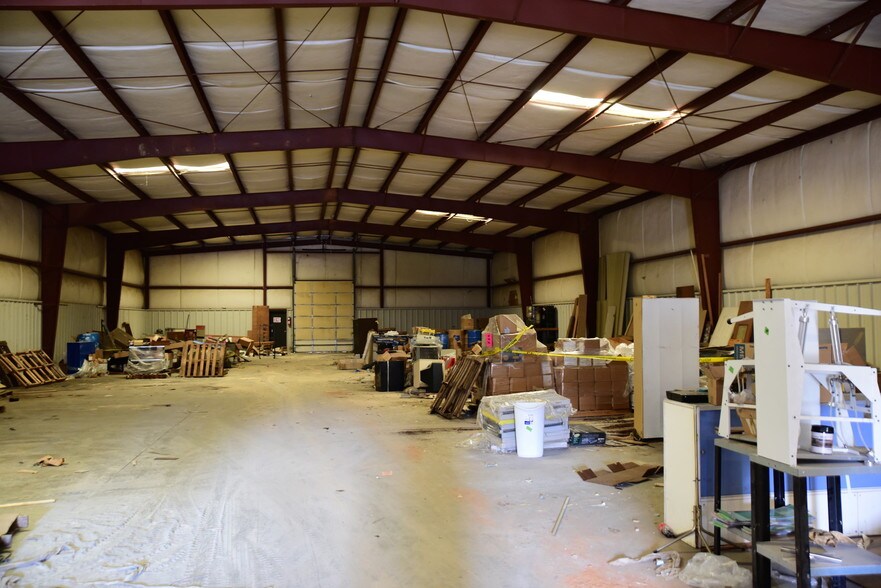 More Photos Of 1327-2000 Aj Tucker Loop, Midland Showroom For Lease