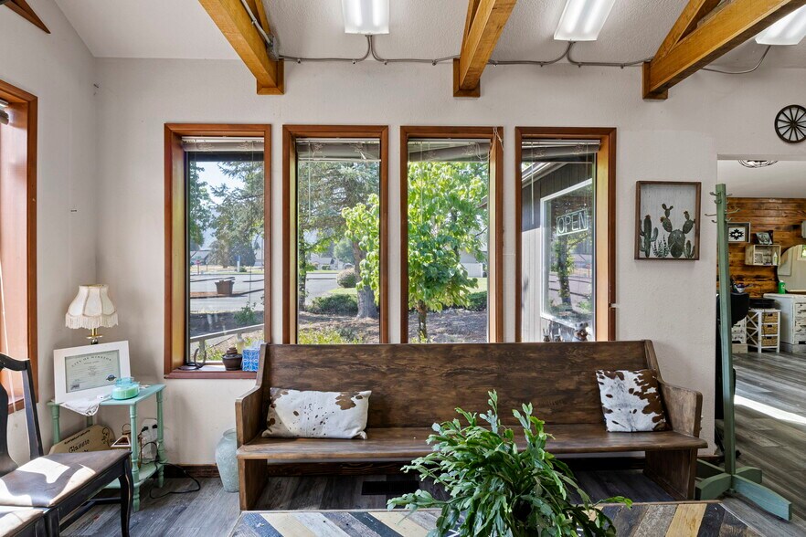 More Photos Of 92 NW Glenhart Ave, Winston Freestanding For Sale