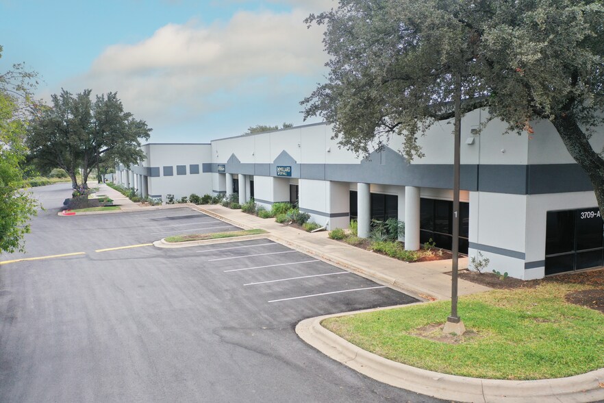 More Photos Of 3709 Promontory Point Dr, Austin Unknown For Lease