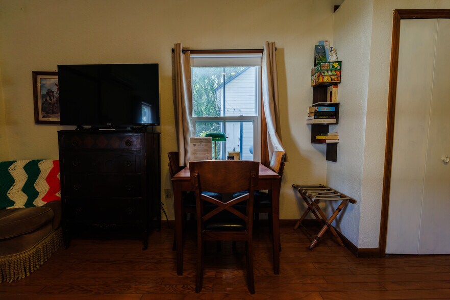 More Photos Of 215 E French Ave, Orange City Hospitality For Sale