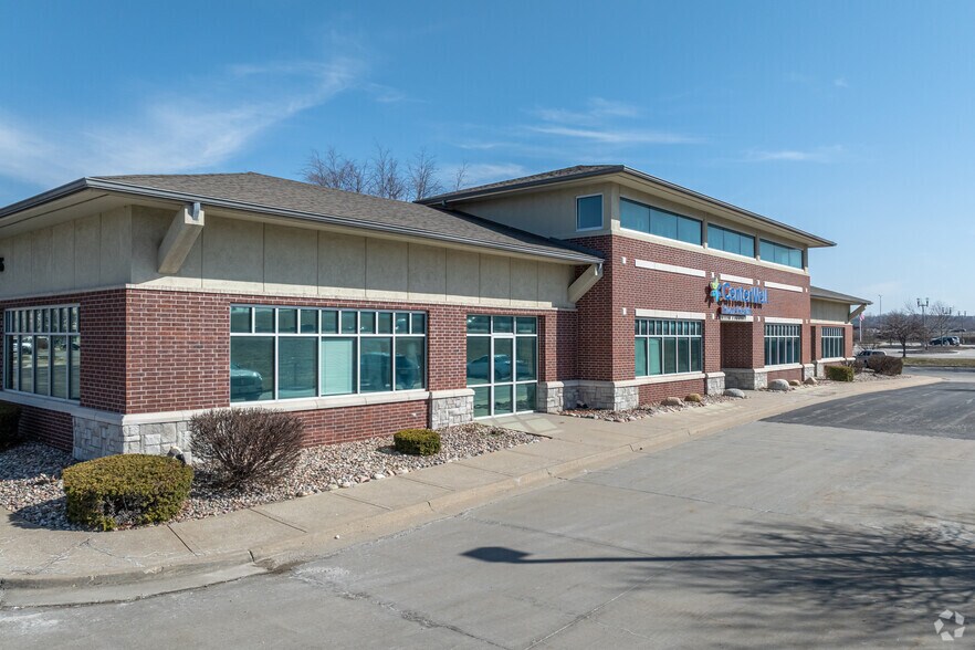 More Photos Of 20101 E Jackson Dr, Independence Office For Sale