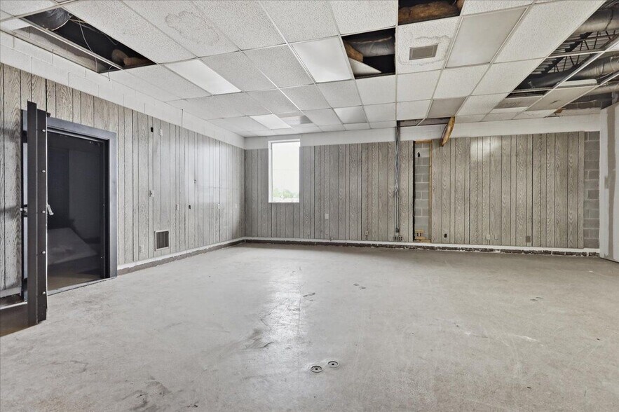 More Photos Of 502 E North St, Sweetwater Loft Creative Space For Lease