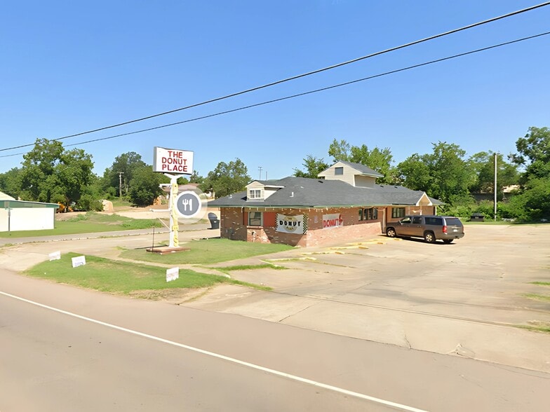 Primary Photo Of 520 W Broadway, Seminole Flex For Sale