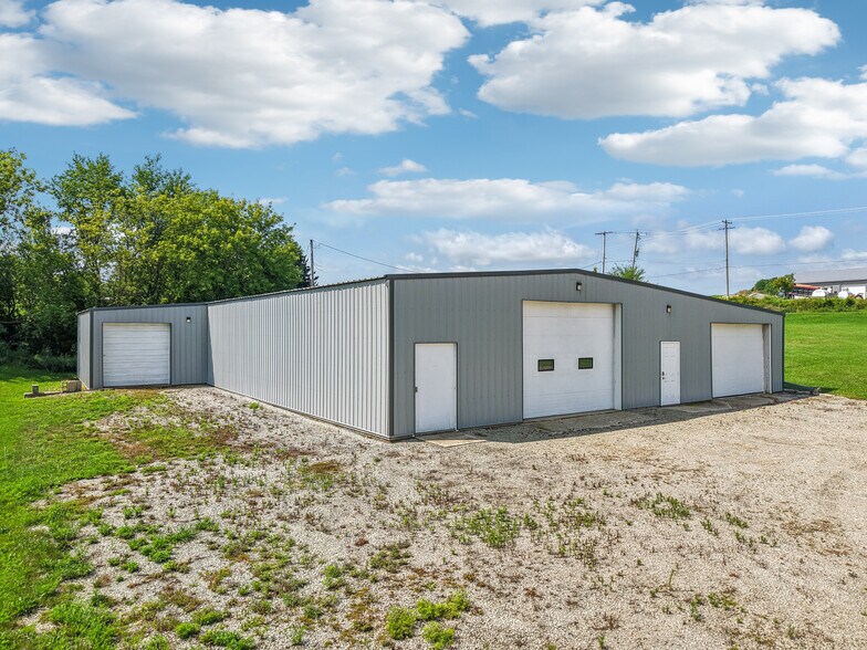 More Photos Of W9231 Bobolink Rd, Reeseville Warehouse For Sale
