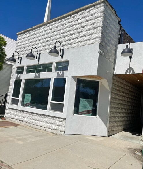 Primary Photo Of 208 N Main St, Cascade Storefront Retail Office For Sale