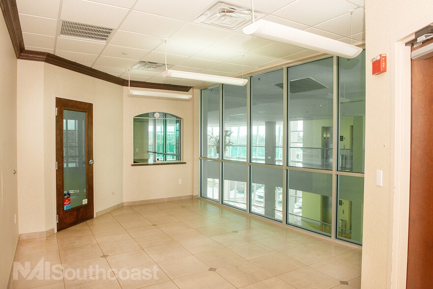 More Photos Of 1050 SE Monterey Rd, Stuart Medical For Lease