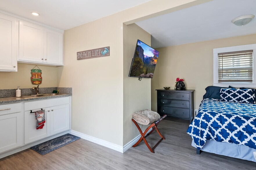 More Photos Of 1910 W Lincoln St, Long Beach Multifamily For Sale