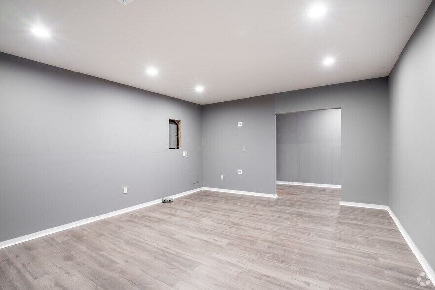 More Photos Of 1646 Blaisdale Rd, Richmond Warehouse For Lease