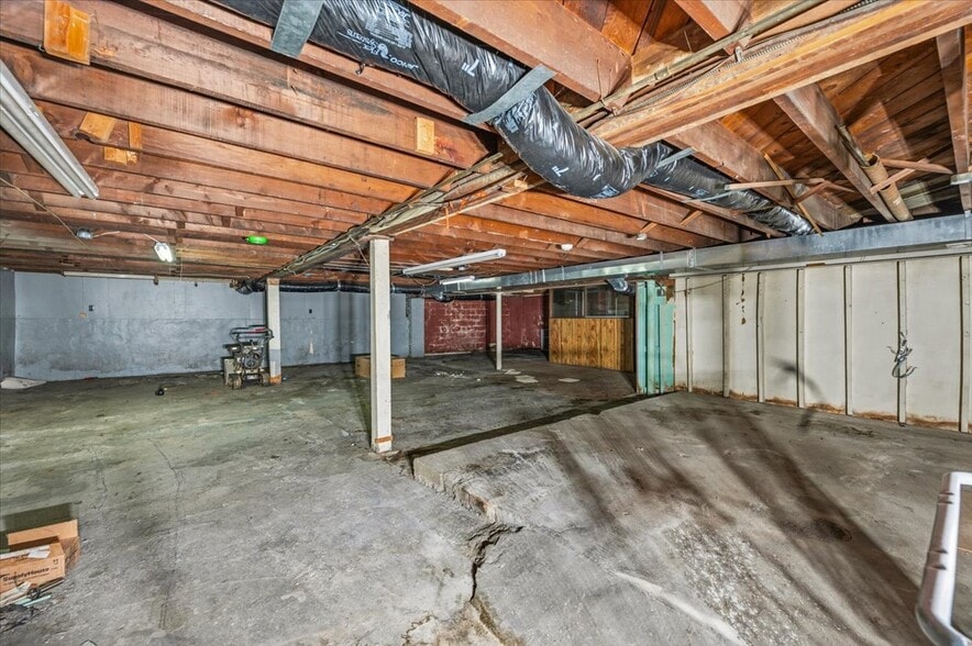 More Photos Of 325 Winchester Ave, Martinsburg Freestanding For Sale