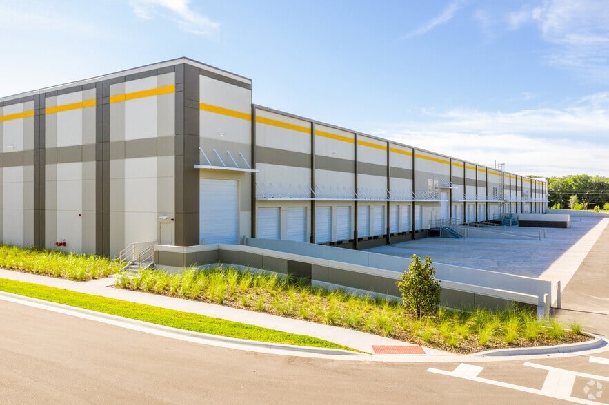 More Photos Of 3467 Wd Judge Dr, Orlando Warehouse For Lease