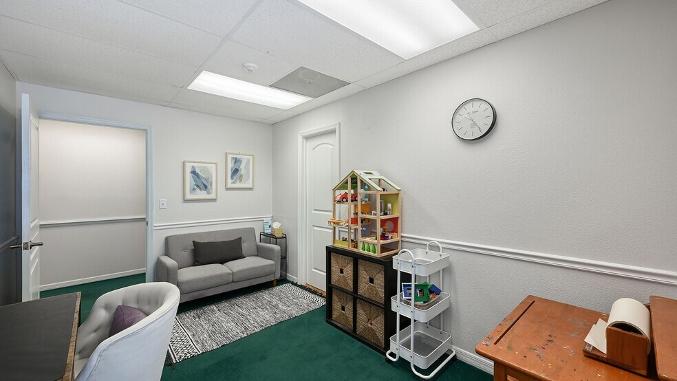 More Photos Of 1505 Tamiami Trl S, Venice Medical For Sale