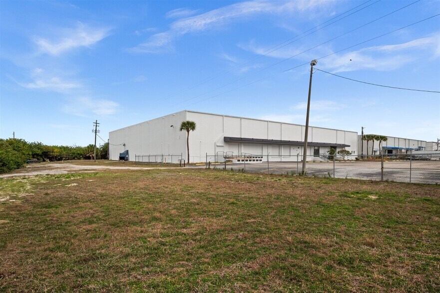 More Photos Of 6608 E Adamo Dr, Tampa Warehouse For Lease