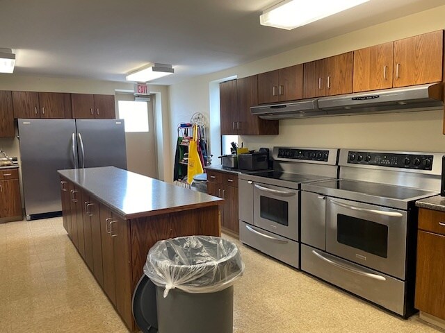 More Photos Of 901 N Prospect Ave, Springfield Freestanding For Sale