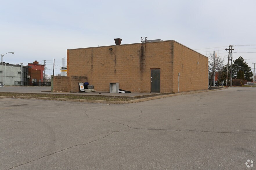 More Photos Of 389 Ontario St, St Catharines Storefront For Lease