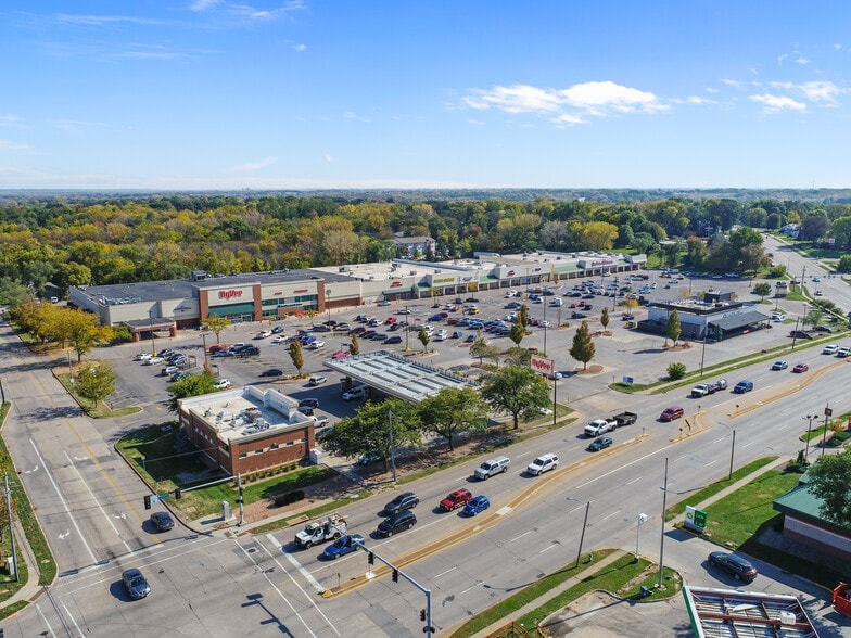 More Photos Of 3405-3411 SE 14th St, Des Moines General Retail For Lease