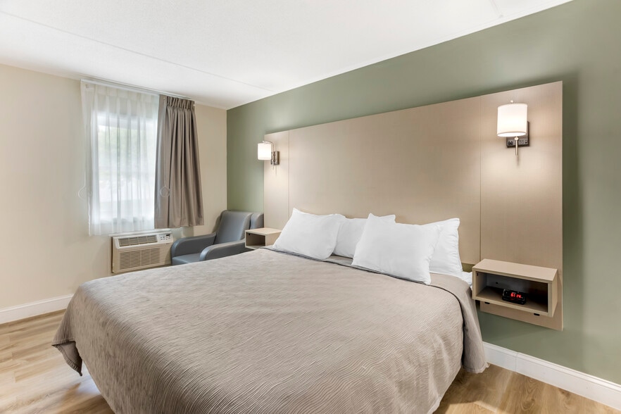 More Photos Of 170 Eastbrook Rd, Smoketown Hotel For Sale