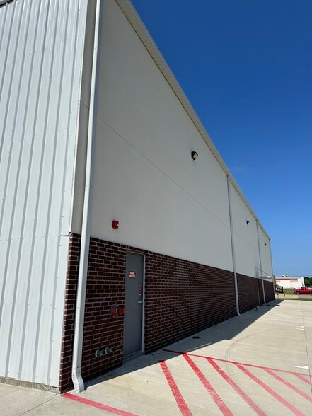 More Photos Of 1201 E Houston St, Broken Arrow Refrigeration Cold Storage For Sale