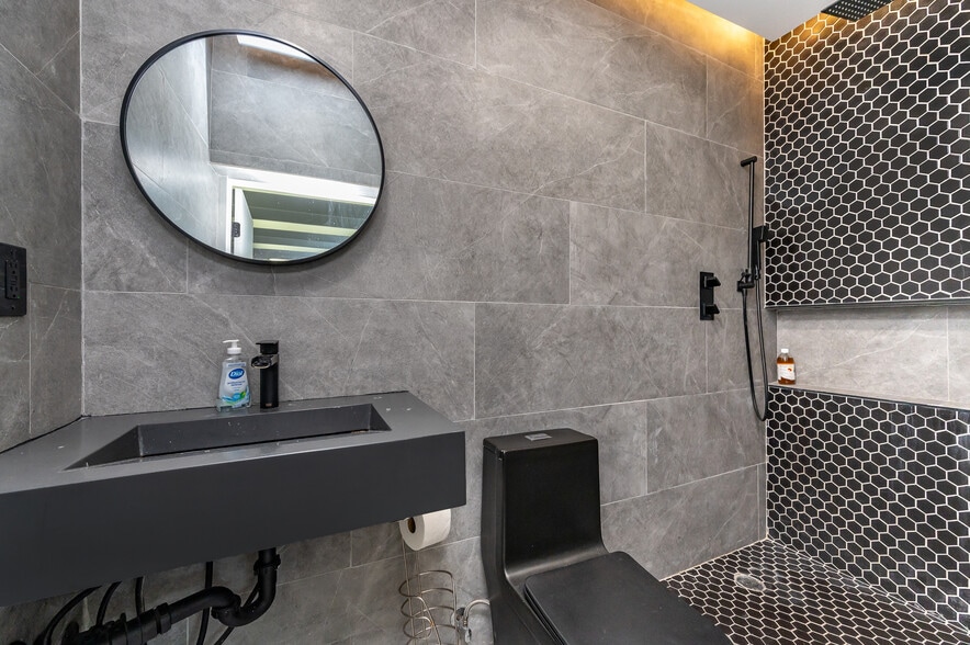More Photos Of 7025 NW 7th Ave, Miami Research And Development For Sale