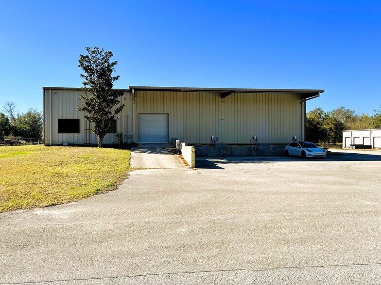 More Photos Of 4680 Lake Industrial Blvd, Tavares Warehouse For Sale