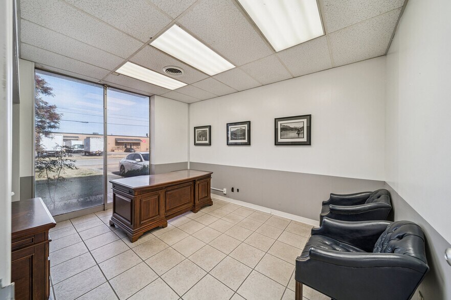 More Photos Of 8118 E 44th St, Tulsa Warehouse For Lease