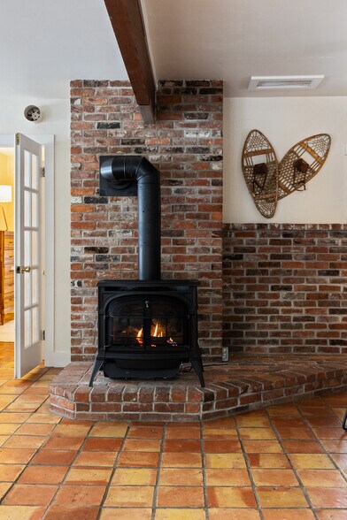 More Photos Of 54 Red Clover Ln, Mendon Hotel For Sale