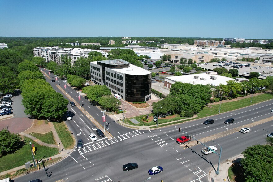More Photos Of 6201 Fairview Rd, Charlotte Office For Lease
