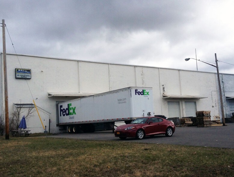 More Photos Of 16 Commercial Ave, Albany Warehouse For Lease