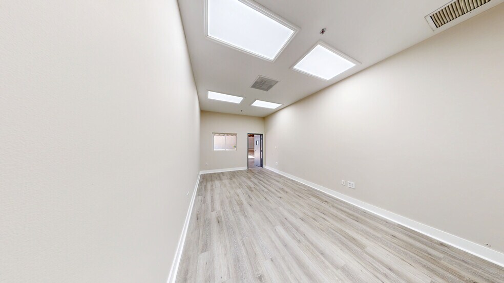More Photos Of 8007-8115 NW 74th Ave, Miami Warehouse For Lease