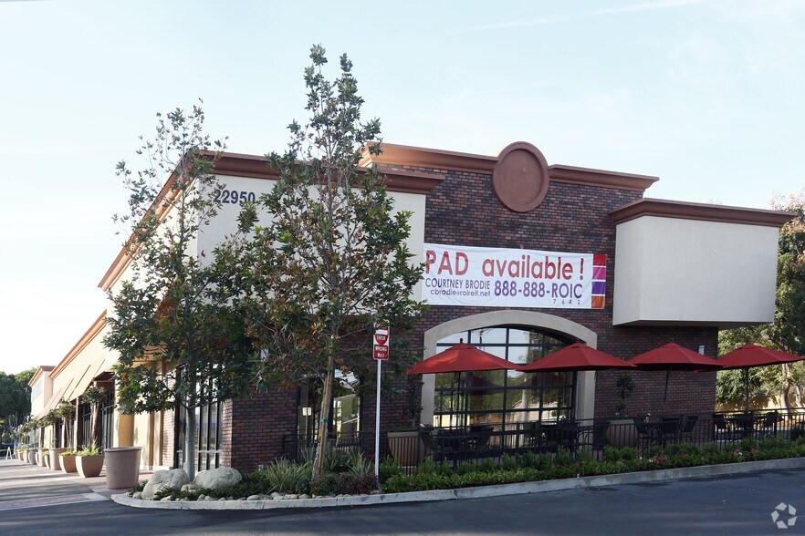 More Photos Of 22950 Vanowen St, West Hills General Retail For Lease