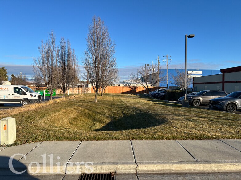 More Photos Of 1330 E Fairview Ave, Meridian Freestanding For Sale