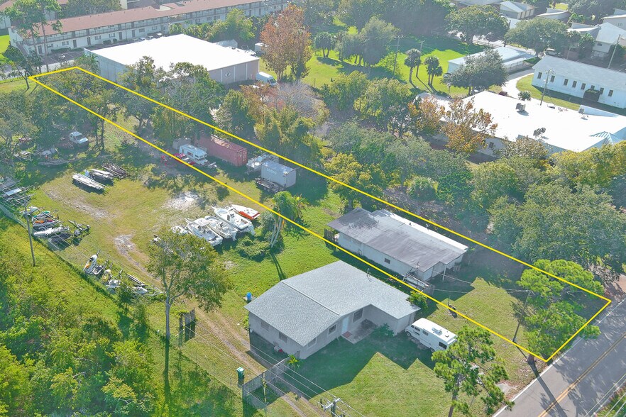 More Photos Of 426 S Plumosa St, Merritt Island General Retail For Sale