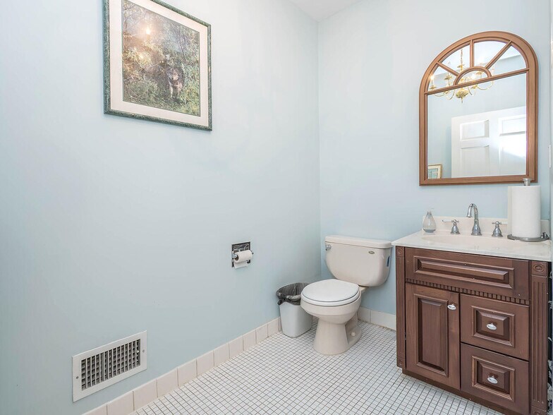 More Photos Of 17 S Maryland Ave, Port Washington Loft Creative Space For Sale