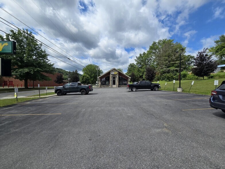 More Photos Of 945 Broad St, New Bethlehem Restaurant For Sale