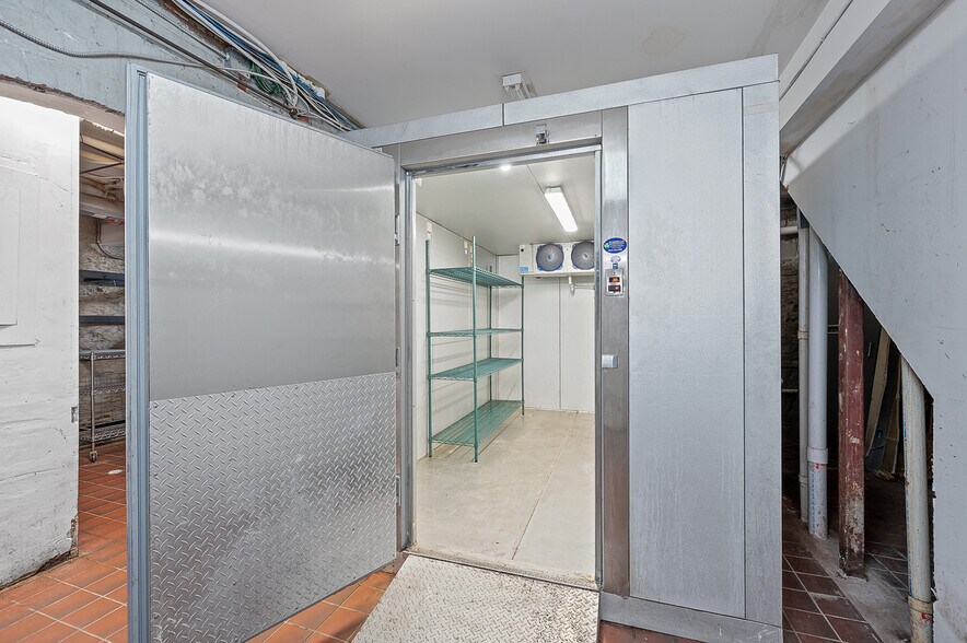 More Photos Of 126 W Sixth St, Cincinnati Apartments For Lease