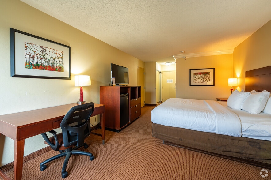 More Photos Of 1922 Skibo Rd, Fayetteville Hotel For Sale