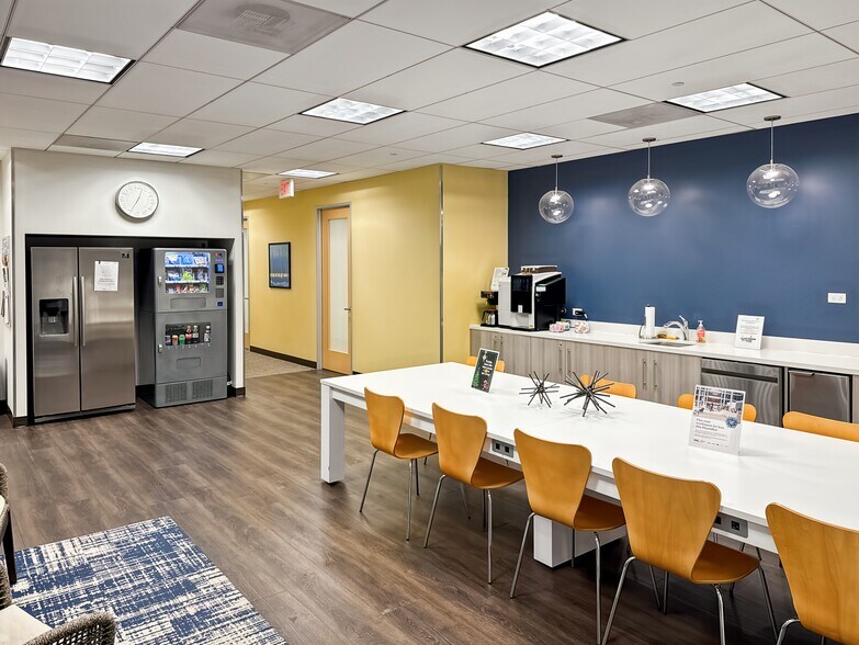 More Photos Of 3333 Warrenville Rd, Lisle Coworking Space