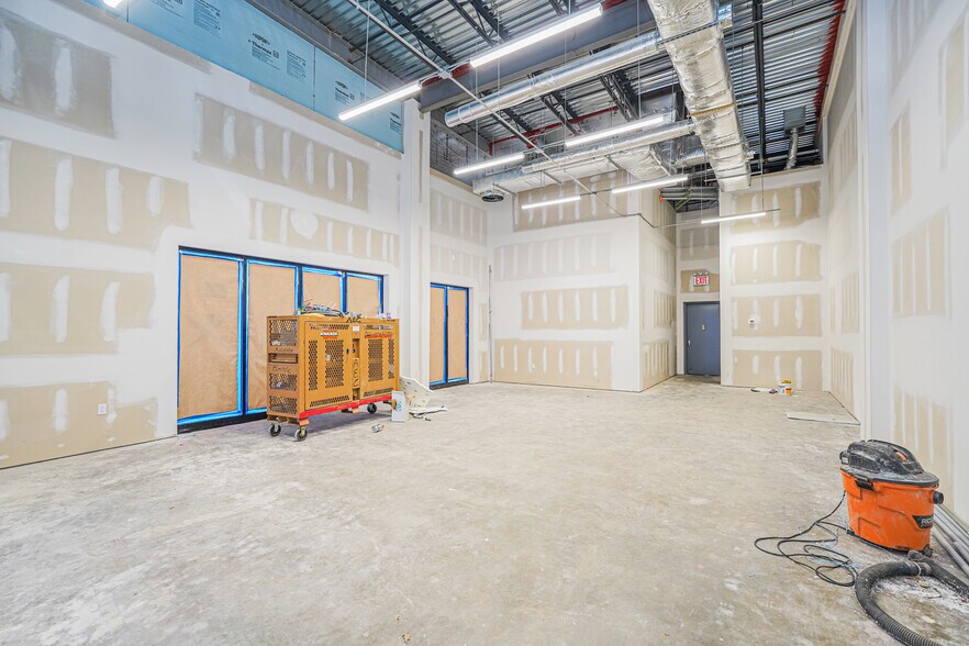 More Photos Of 752 Targee St, Staten Island Storefront Retail Office For Lease