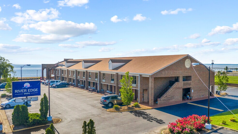 More Photos Of 30 Colonial Ave, Colonial Beach Hotel For Sale