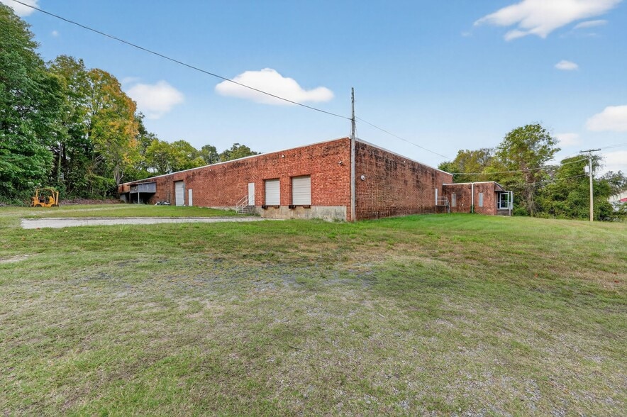 Primary Photo Of 2429 Ashford Cir, High Point Warehouse For Lease