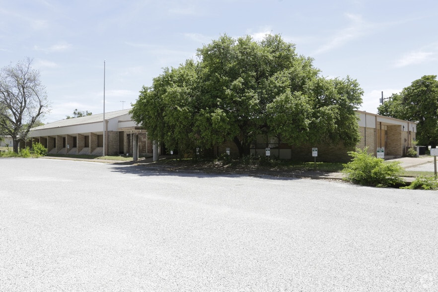 More Photos Of 819-901 N O'Connor Rd, Irving Office For Sale