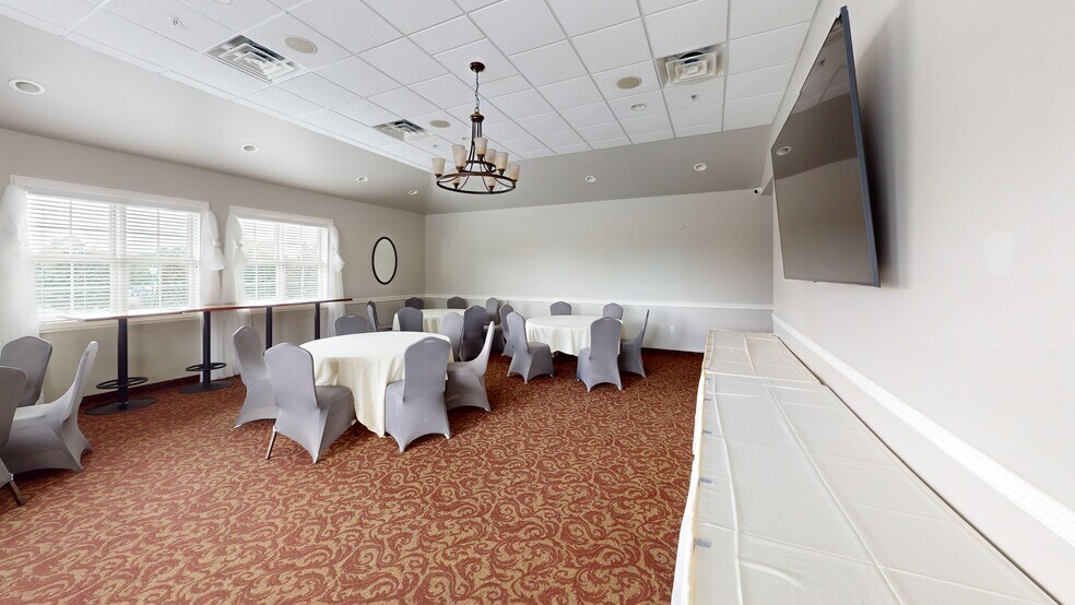 More Photos Of 2171 4th St, White Bear Lake General Retail For Lease