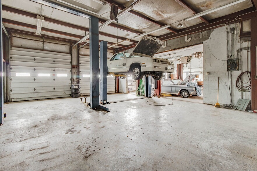 More Photos Of 343 S Main St, Kenton Auto Repair For Sale