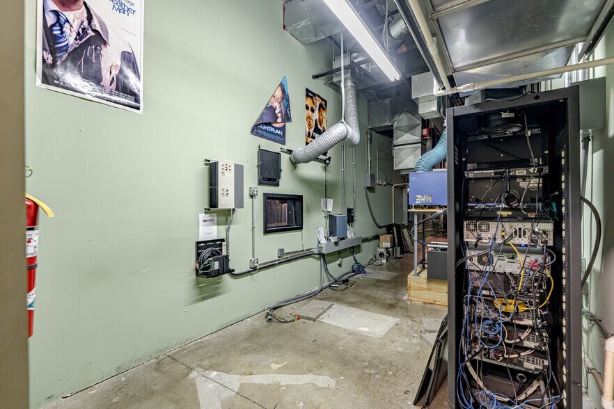 More Photos Of 250 Breighton Cir, Shelbyville Movie Theatre For Sale