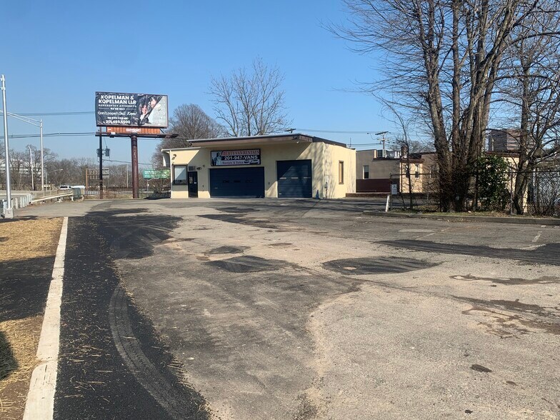 More Photos Of 1696 Bergen Tpke, Fort Lee Auto Dealership For Sale