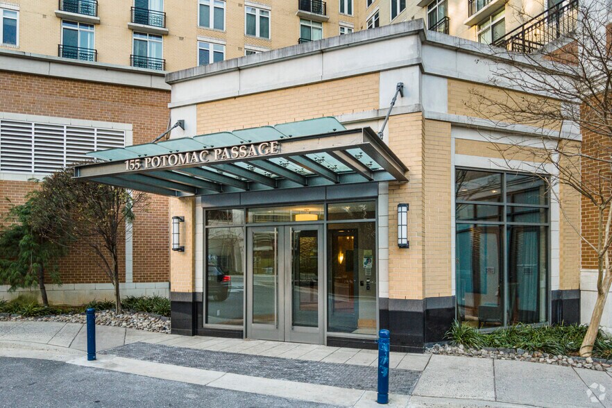 More Photos Of 100 American Way, Oxon Hill Apartments For Lease