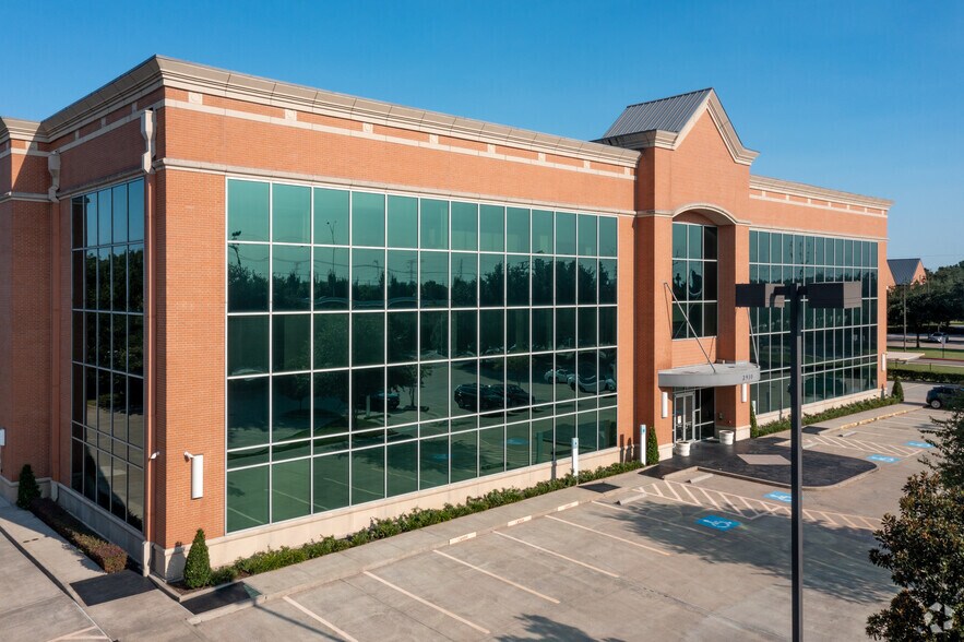 More Photos Of 2930 W Sam Houston Pkwy N, Houston Office For Lease